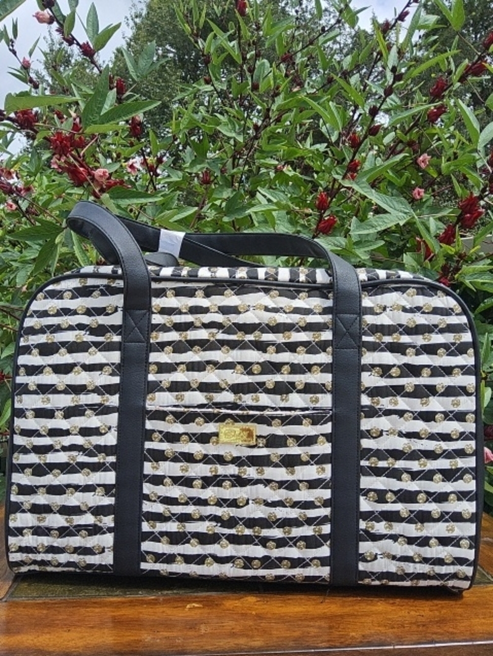 BETSEY JOHNSON BLK/WHT LUV BETSEY WEEKENDER